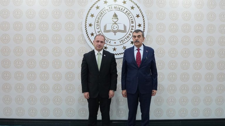 Bakan Tekin; Gürcistan Eğitim, Bilim ve Gençlik Bakanı Mikanadze ile Bir Araya Geldi
