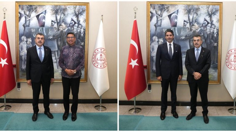 Bakan Tekin, Malezya ve Katar Büyükelçilerini Kabul Etti