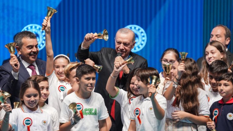 Cumhurbaşkanı Erdoğan, Türkiye’nin PISA 2025 Başarısını Tebrik Etti