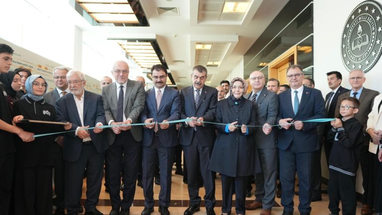 Bakan Tekin, “İmam Hatip Okullarının Yeniden Açılışının 75. Yıl Dönümü Programı”na Katıldı