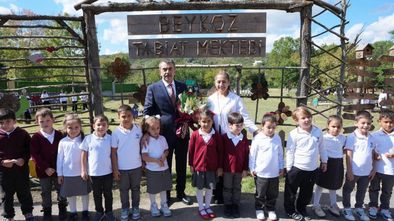 Bakan Tekin, “Beykoz Bozhane Tabiat Mektebi”ni Ziyaret Etti