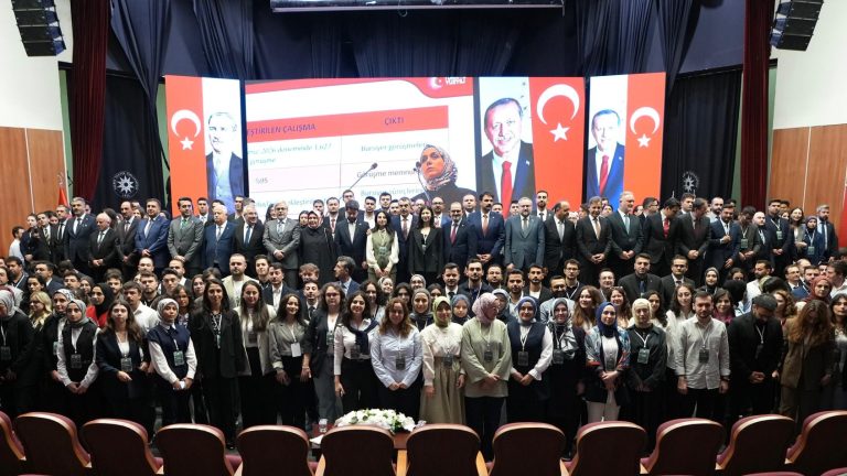 Bakan Tekin, “1416 Bursları Uyum ve Vizyon Programı”nda Konuştu